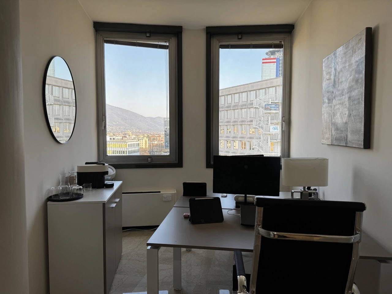 Interno moderno dell'ufficio Not a Design Company - Spazio innovazione AI